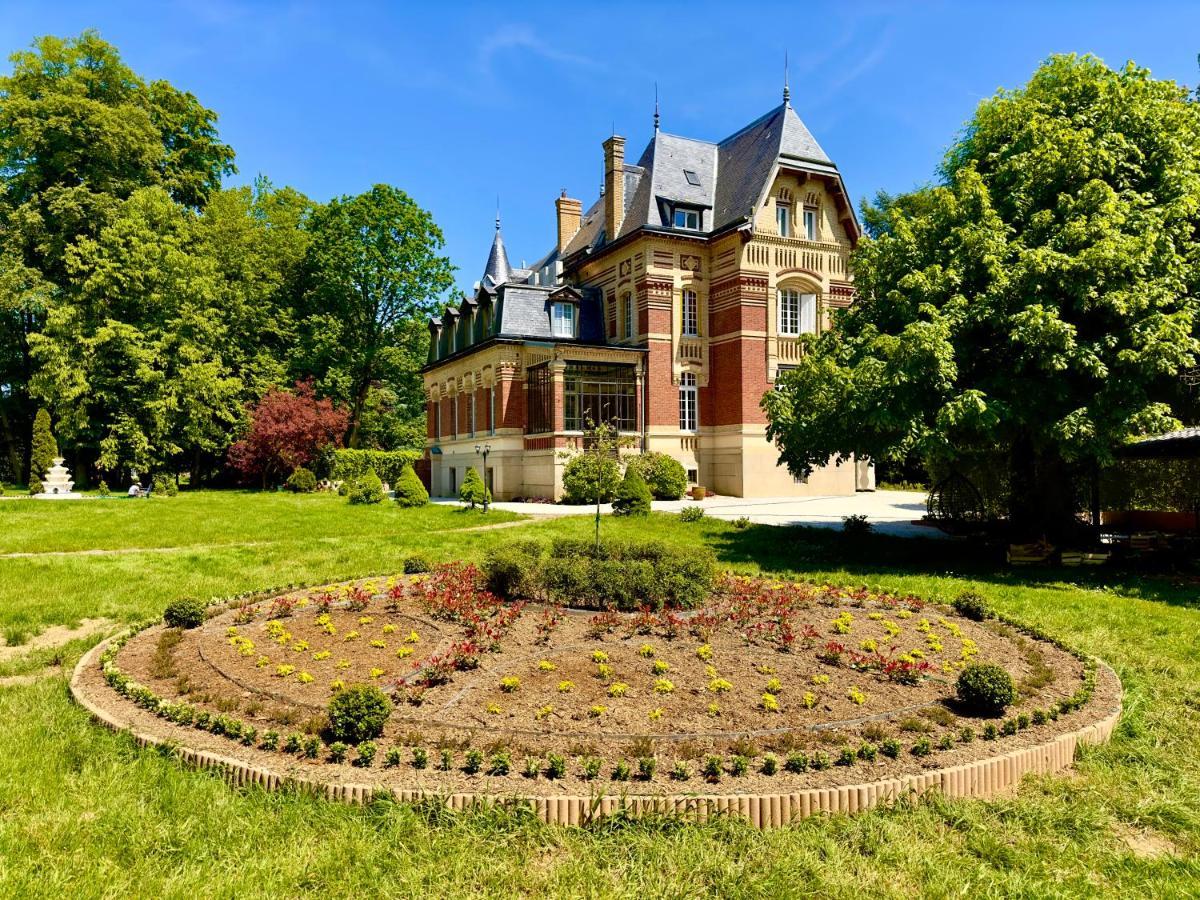 Chateau De Moliens Exterior photo